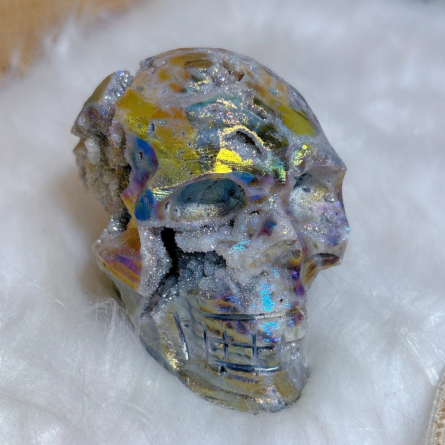 Colorful Aura Crystal Skull ā Natural Druzy Geode for Spiritual Healing & Unique Home Decoration