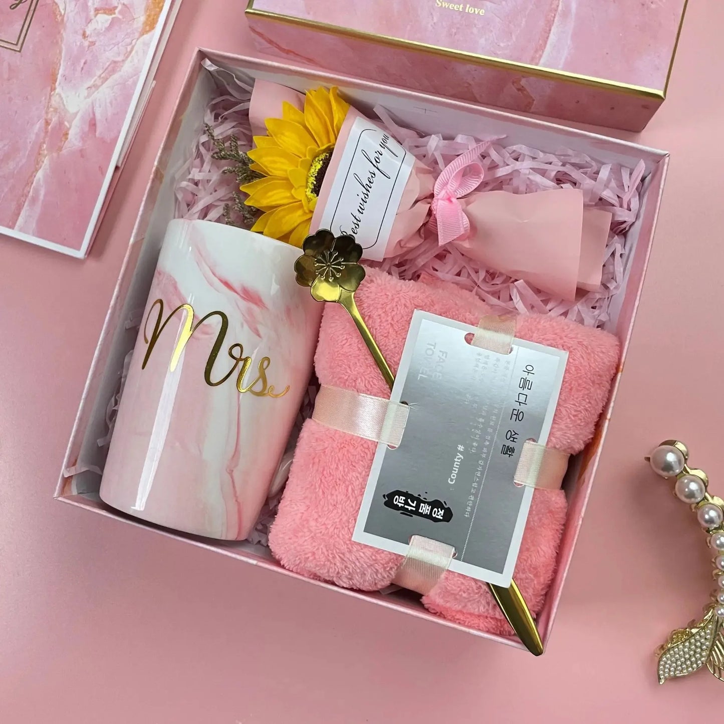 Luxury Gift Box Set for Women – Bridesmaid & Birthday Present with Accessories & Greeting Card