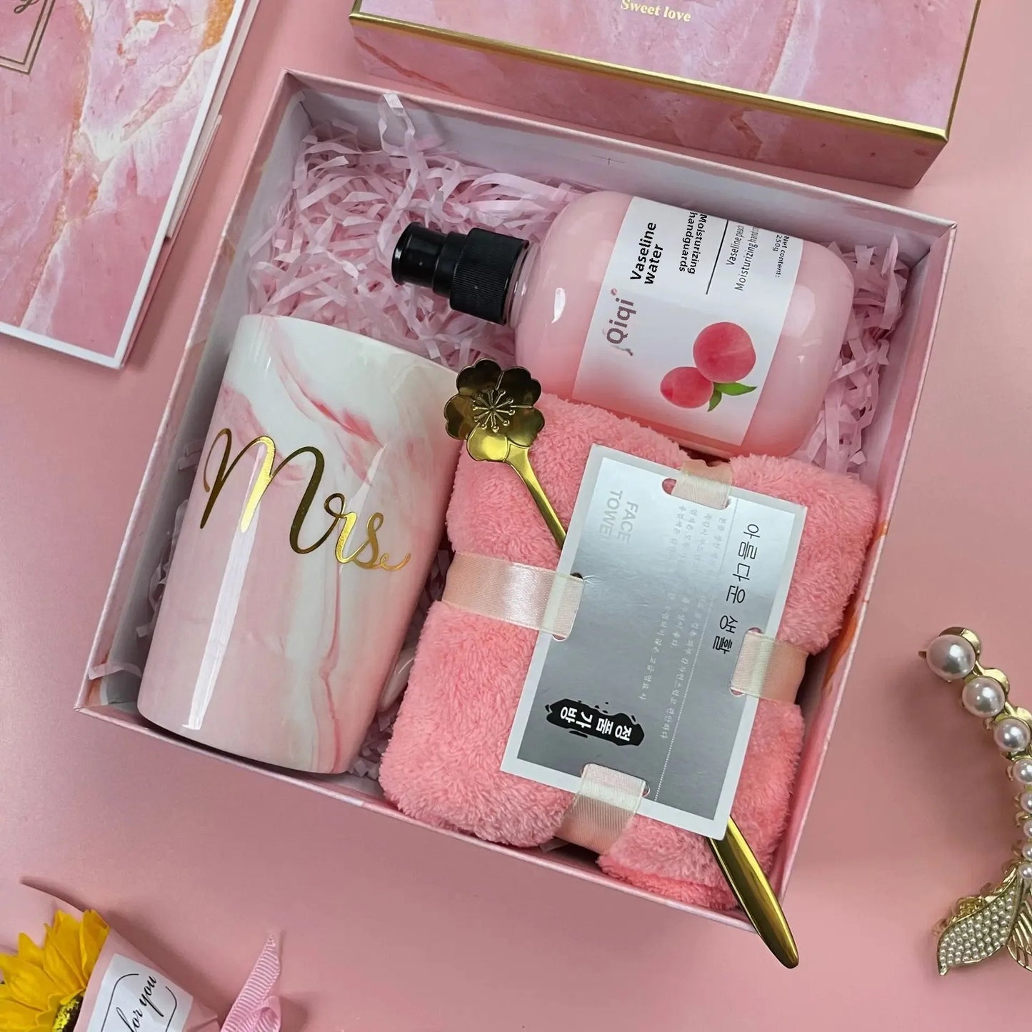 Luxury Gift Box Set for Women – Bridesmaid & Birthday Present with Accessories & Greeting Card
