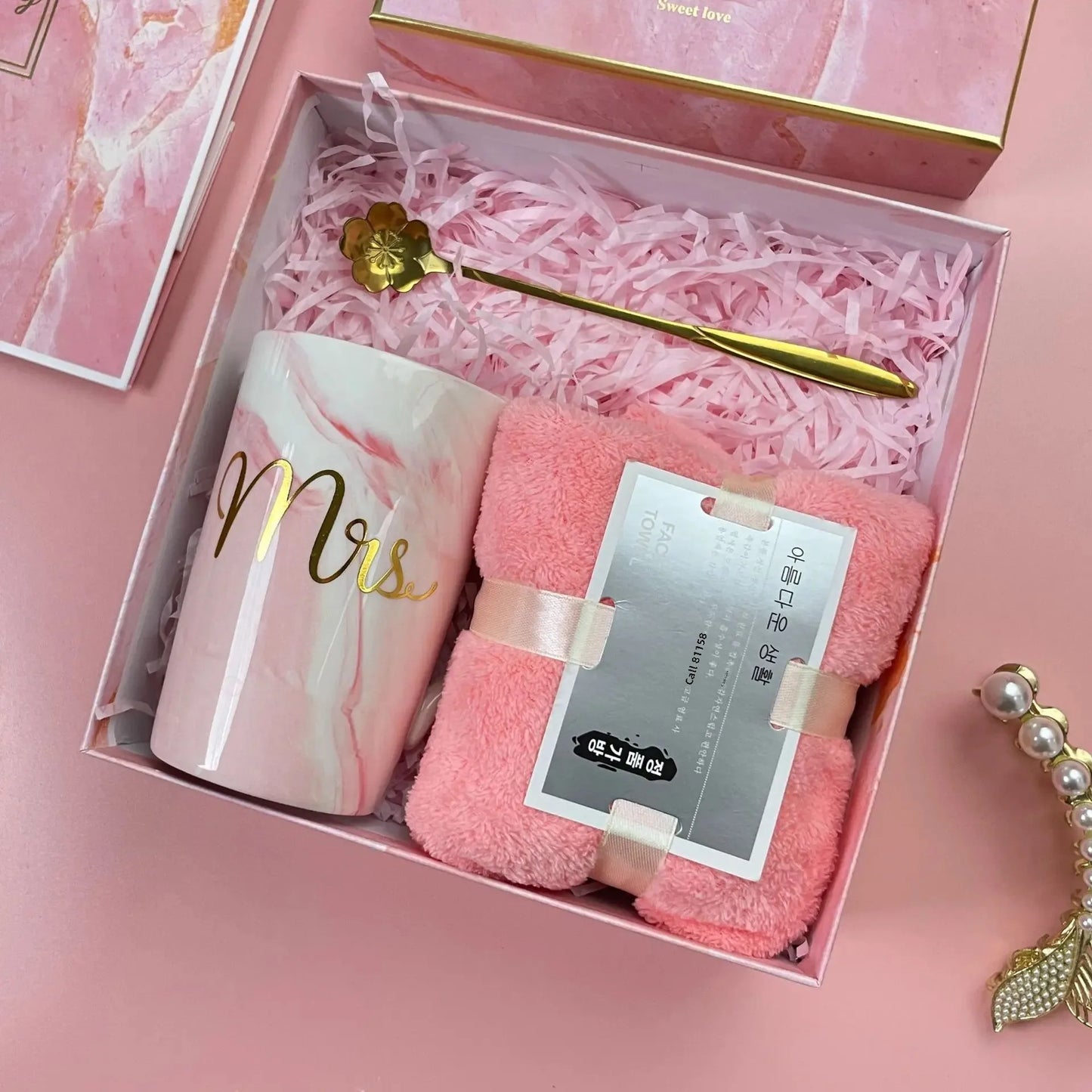 Luxury Gift Box Set for Women – Bridesmaid & Birthday Present with Accessories & Greeting Card
