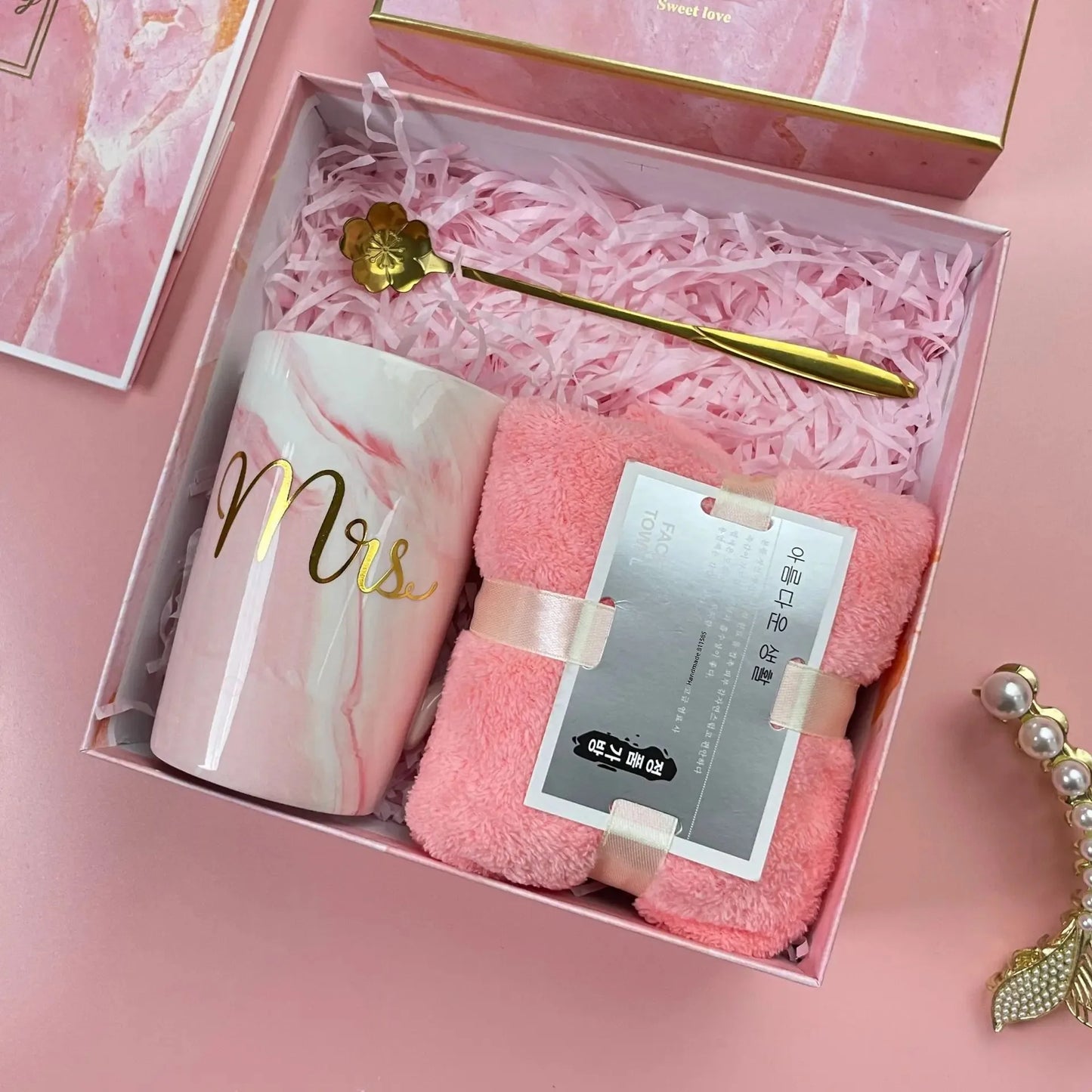 Luxury Gift Box Set for Women – Bridesmaid & Birthday Present with Accessories & Greeting Card