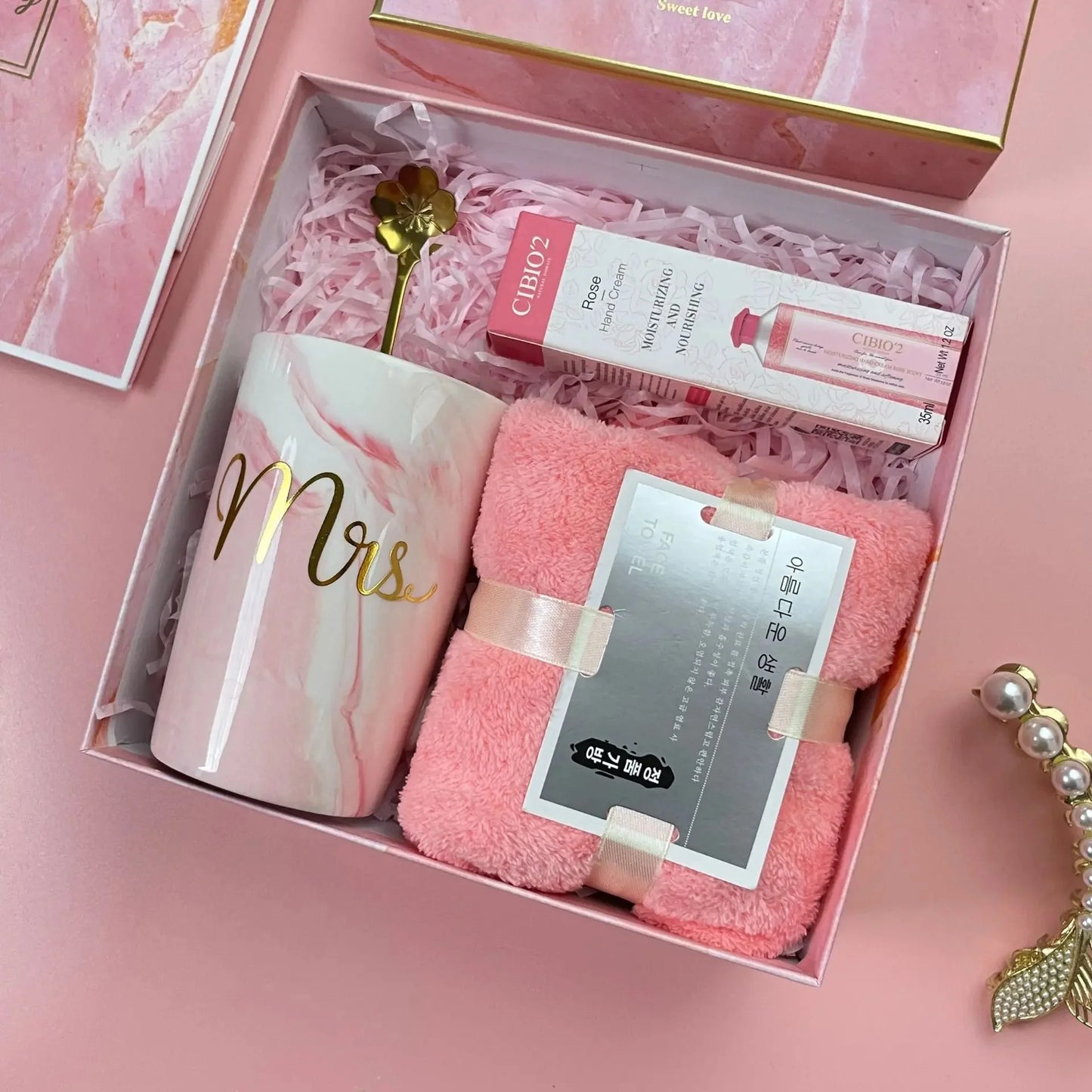 Luxury Gift Box Set for Women – Bridesmaid & Birthday Present with Accessories & Greeting Card