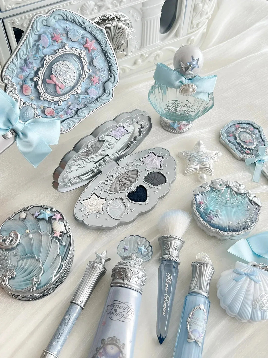 Flower Knows Shell Pearl Makeup Set Eyeshadow Lip Gloss Blush Ocean Gift Box Cosmetic Kit New Collection Mermaid Theme