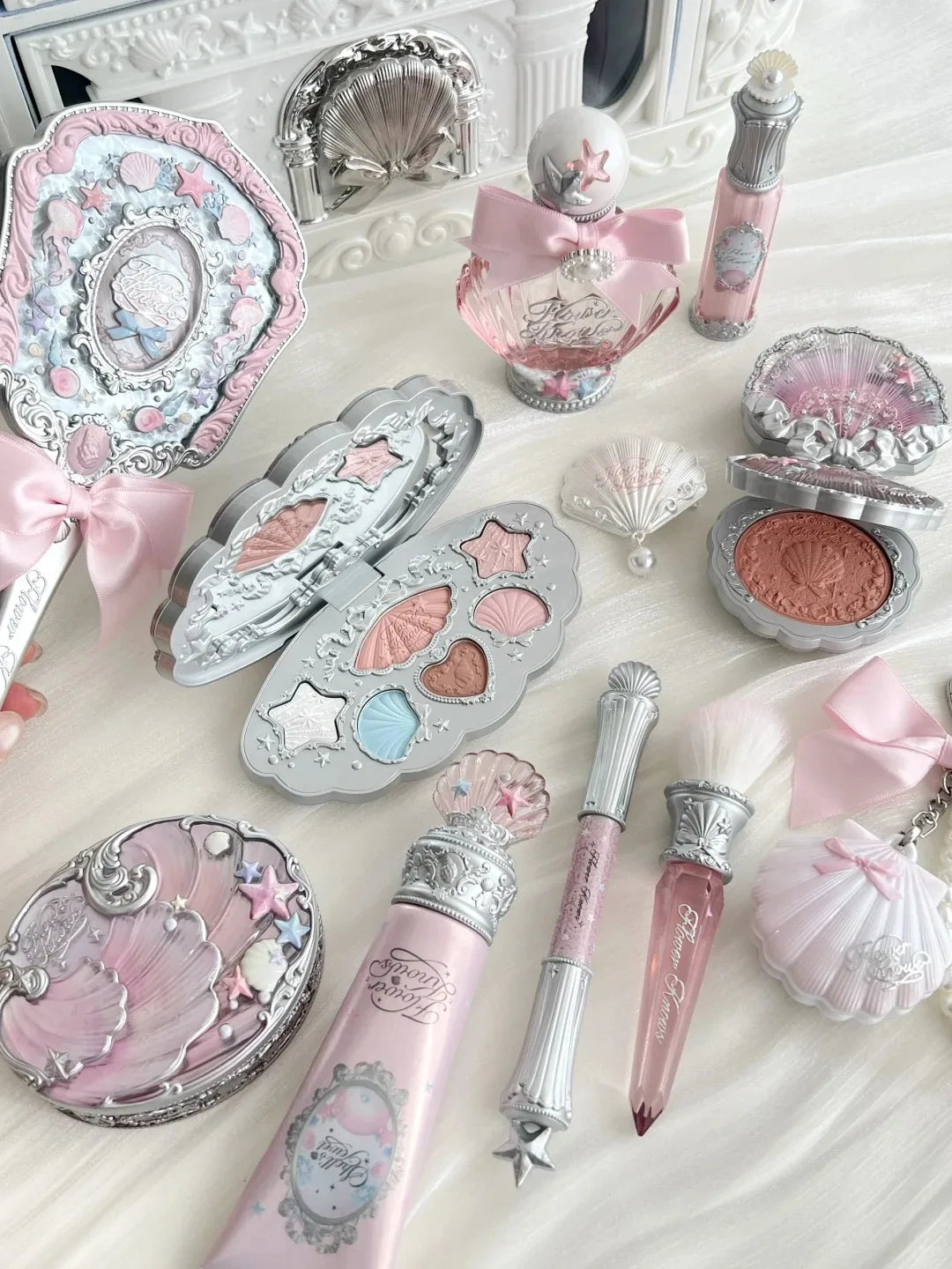 Flower Knows Shell Pearl Makeup Set Eyeshadow Lip Gloss Blush Ocean Gift Box Cosmetic Kit New Collection Mermaid Theme