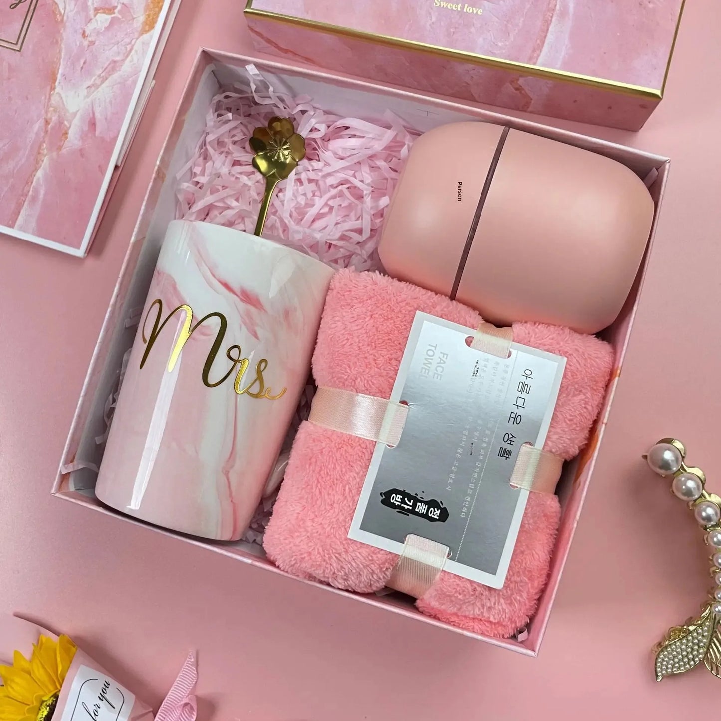 Luxury Gift Box Set for Women – Bridesmaid & Birthday Present with Accessories & Greeting Card