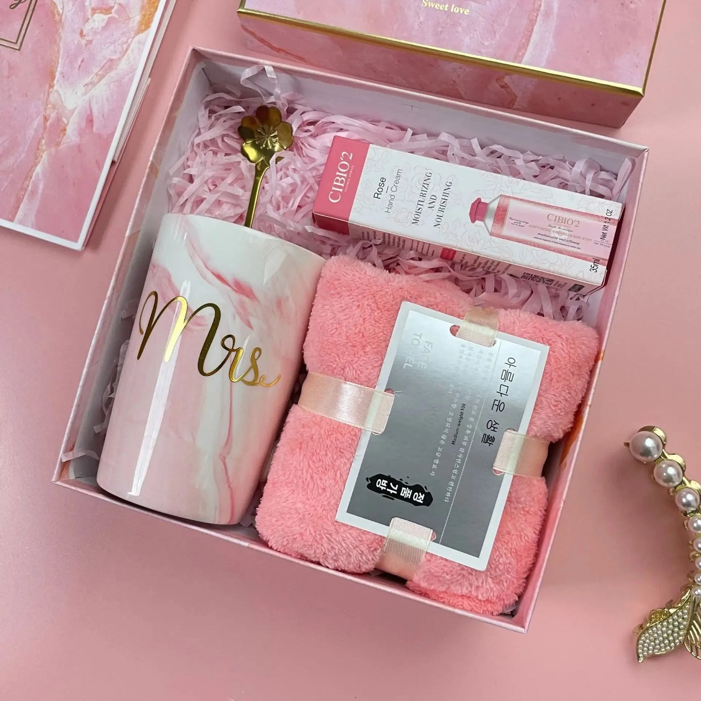 Luxury Gift Box Set for Women – Bridesmaid & Birthday Present with Accessories & Greeting Card