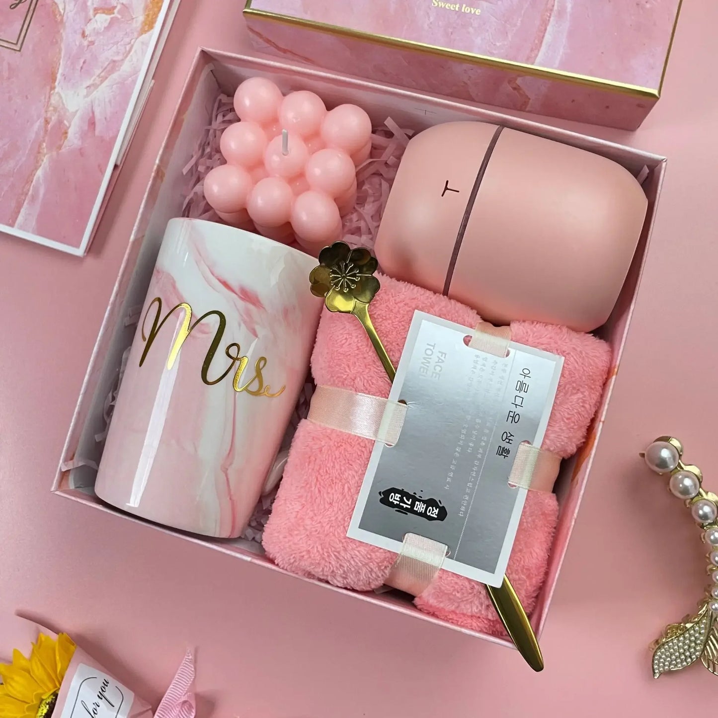 Luxury Gift Box Set for Women – Bridesmaid & Birthday Present with Accessories & Greeting Card
