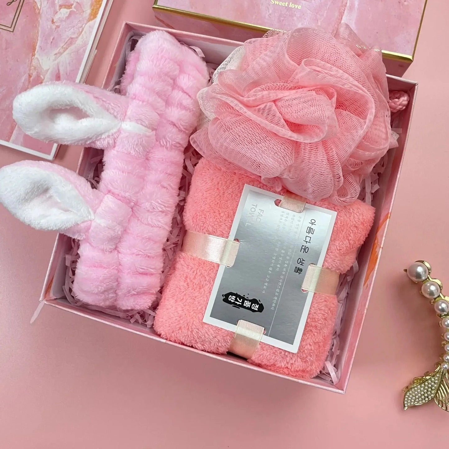 Luxury Gift Box Set for Women – Bridesmaid & Birthday Present with Accessories & Greeting Card